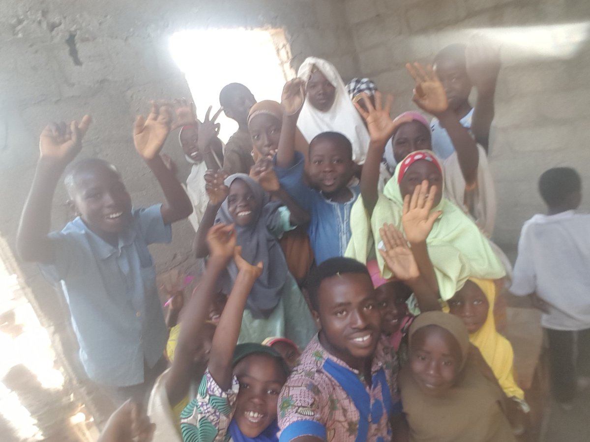 tosinadesuyi's tweet image. Tosin is a teacher in a rural community of northern Nigeria. Pls RT until @UNIONBANK_NG sees this
We are depending on your RTs pls
#UnionRiseChallenge
#voguechallange #hushpuppy #vougechallenge #YorubaYahooBoys #wednesdaymorning #LetYouthsBe #duncanwilliams #woodberry #UnionBank