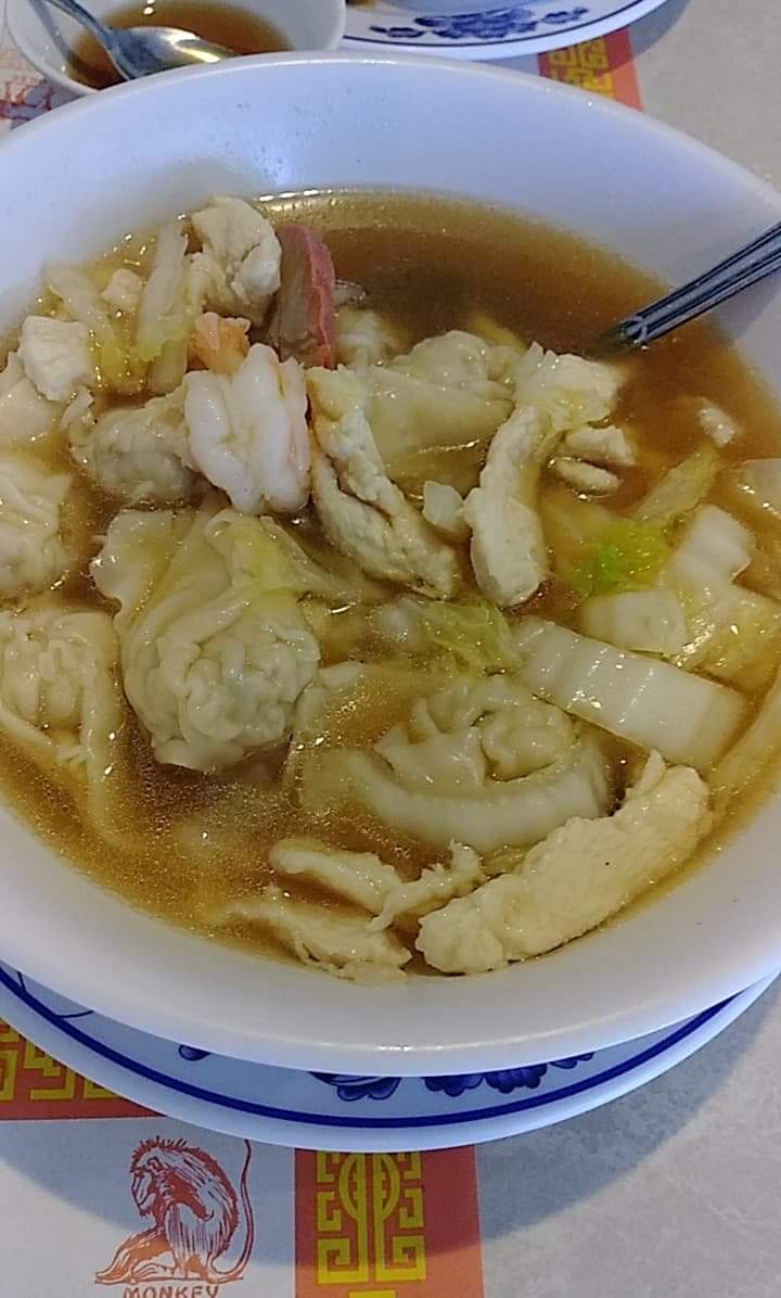 ModestoErrands's tweet photo. Wor wonton soup and fried dumplings #chinesefood #food #foodphotography #yummy #delicious #chinesecuisine #foodies #dumplings #foodpics #tasty #lunch https://t.co/jM5pDtsFAx
