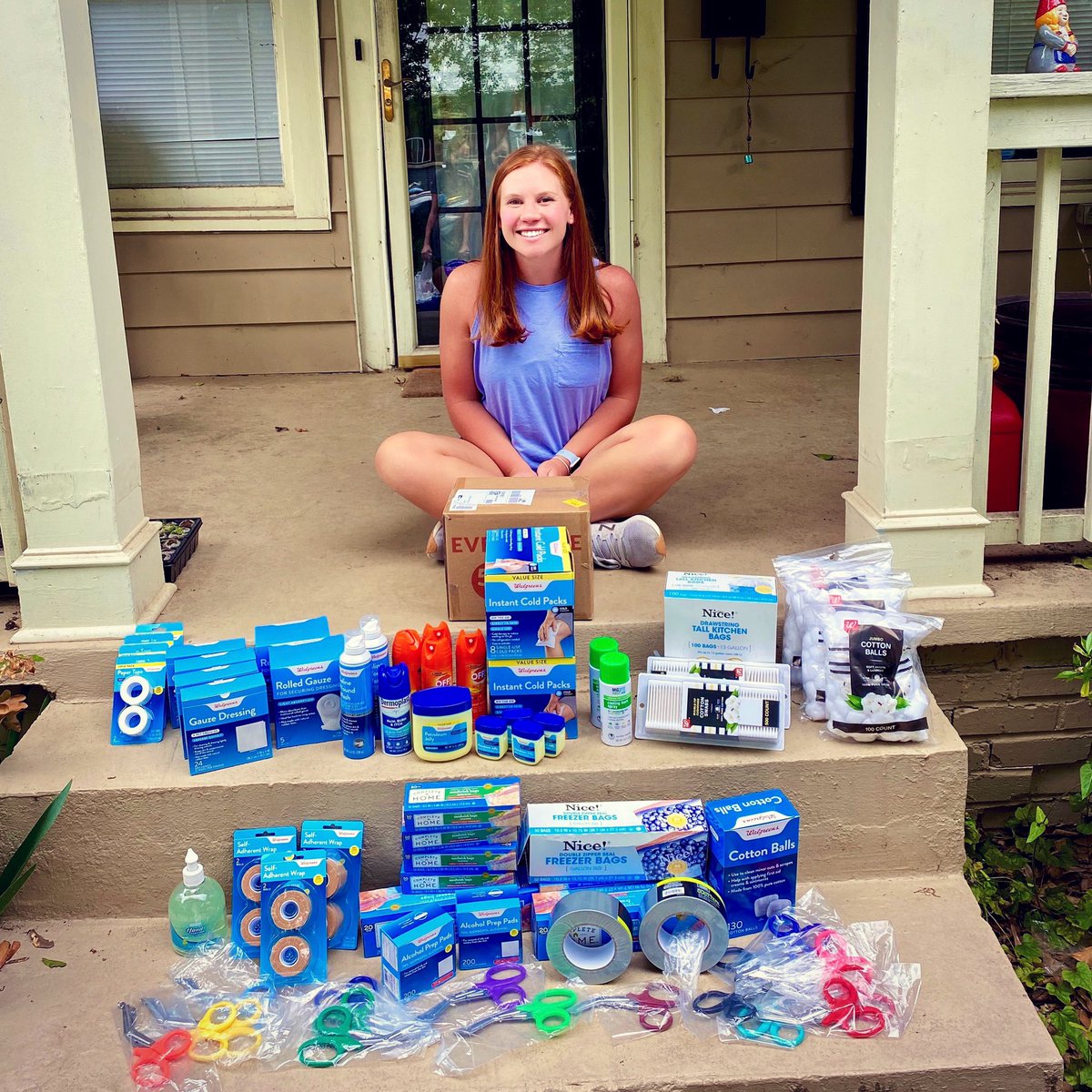 memes_onx's tweet photo. @UAMSEMIG and other medical students across the state of Arkansas raised over $300 to buy medical supplies to help provide aid to protestors participating in the BLM protests here in Little Rock #blm #bethedifference #healthcrisis #EMRAGood https://t.co/u9l8NjveLB
