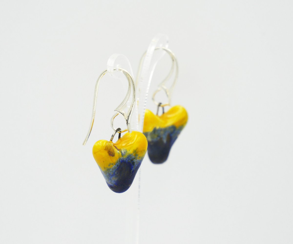 MaynardJane's tweet image. Loving these stunning ceramics on stylised sterling silver hooks. These are One of a kind and a real designer statement, made in North Devon etsy.me/2Ykx1LD