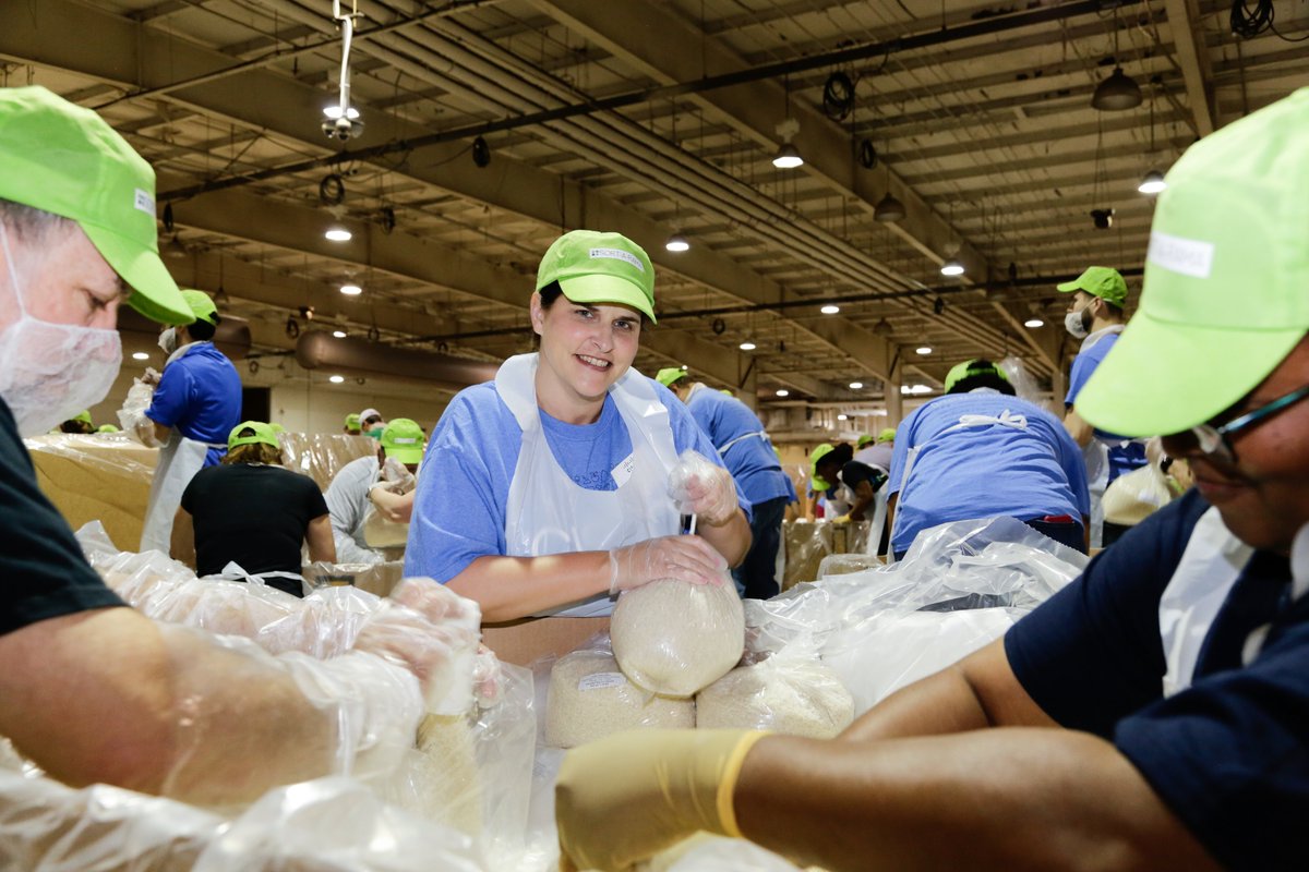 FoodBankCENC's tweet photo. We hope to see all our friends for #SortARama 2021 @Cisco @BlueCrossNC @foodlion @RexHealthcare @Cree | @Wolfspeed @BankofAmerica @DukeEnergy @DudeSolutions @NetApp @RTI_Intl
📸 Pictures are from 2019 📸 https://t.co/szsUYcCCVd