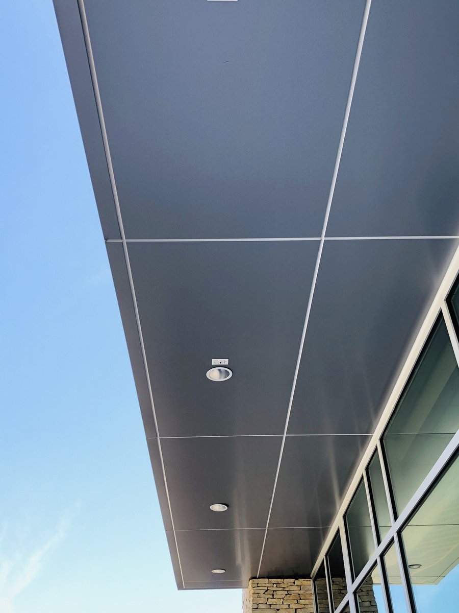 FairfieldMetal's tweet image. The 24 HR Fitness in Whippany NJ has a nice Spring look!
The canopy is just under 1,000 Square Feet of Apolic SMX Silver. @Alpolic_MCM #Metalfabrication @FairfieldMetal