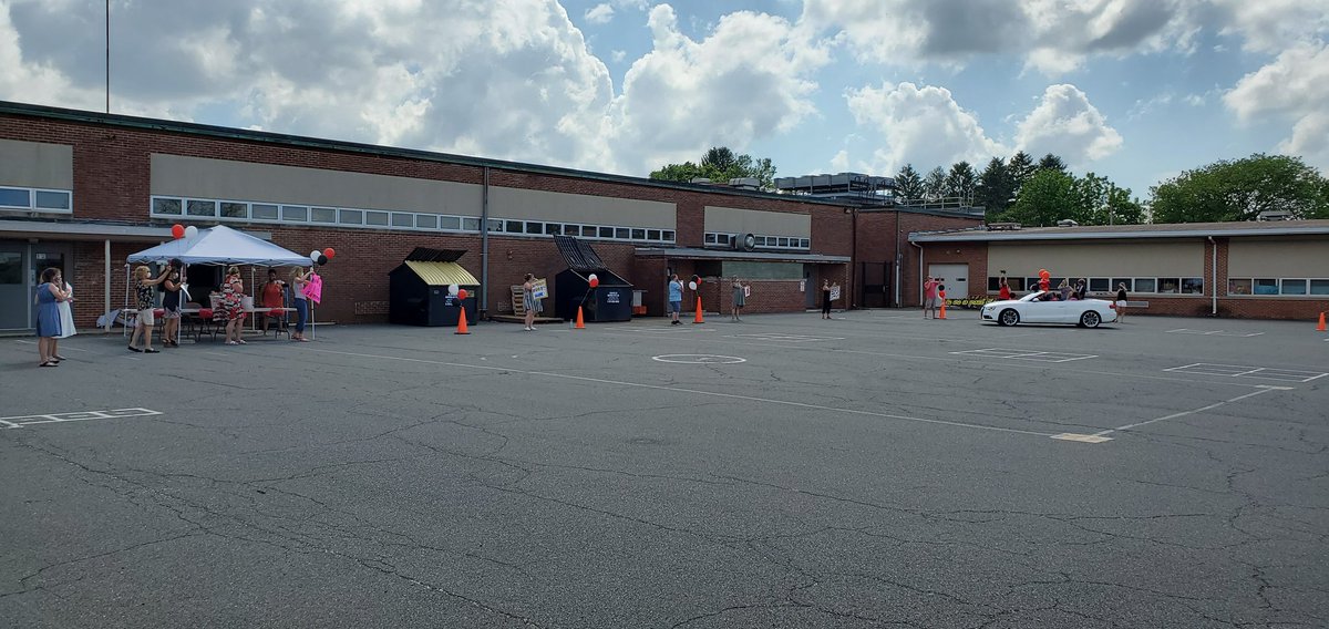 CASDKings's tweet photo. It's a beautiful day at King's Highway! Dr. Miles, faculty, students, and parents are celebrating the 5th grade promotion ceremony with a parade around the school... https://t.co/i895JjQaQI