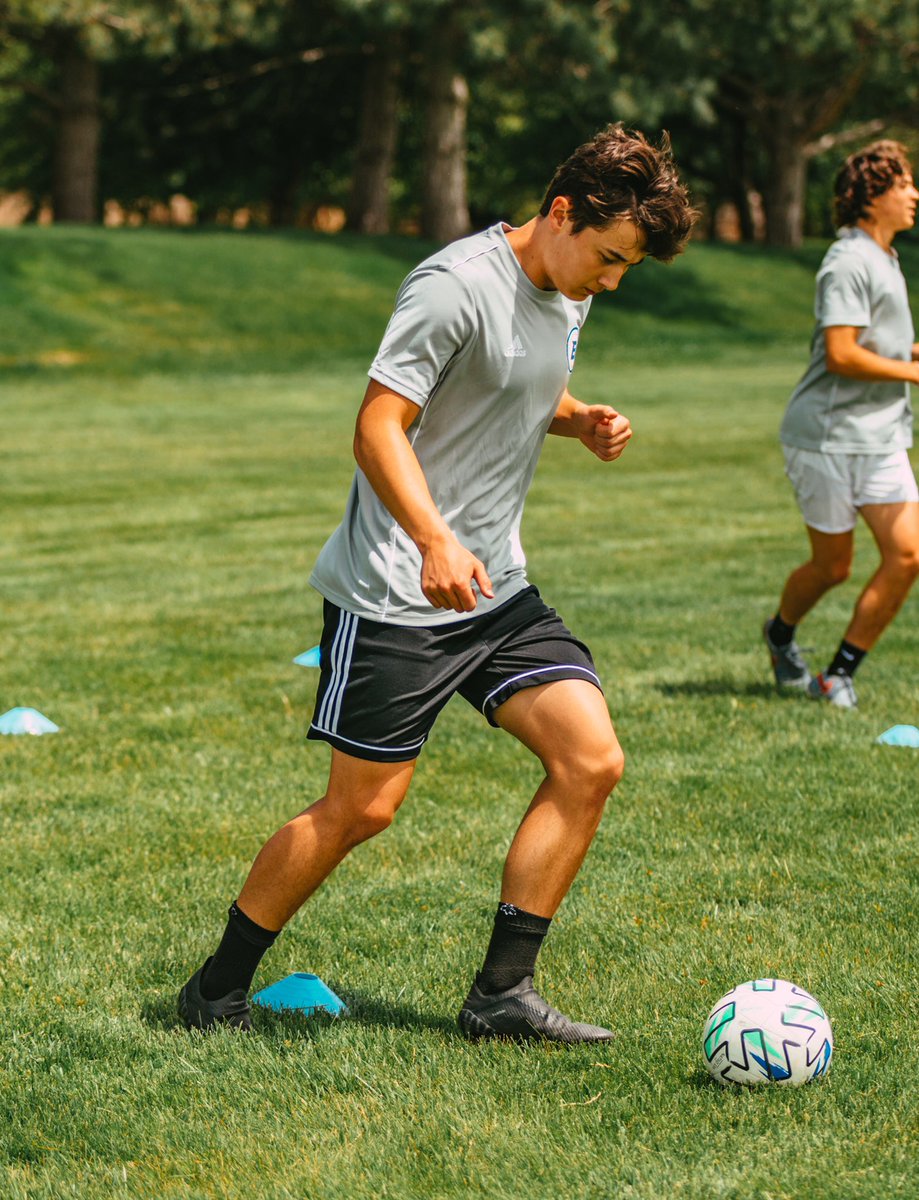 bsumsoc's tweet photo. Off-season grind 💪🏾 (while following USSF guidelines with small, socially-distanced group trainings of course) ———————————————
📸 @mackhuddyphotos ———————————————
#ALLIN #BSUMSOC #COYB #BleedBlue #GoBroncos #AdidasFootball #DareToCreate #Together #OffSeason https://t.co/uoJChjyclL