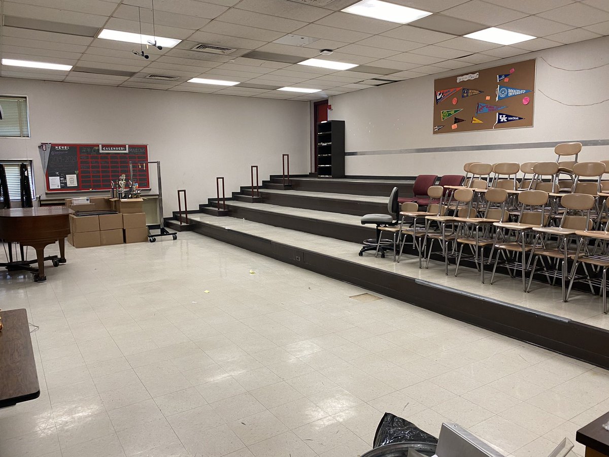 hdgchorus's tweet photo. Packing up after 24 years in one place = bittersweet. Looking forward to what my new room will look like! https://t.co/9r9cskaUMu