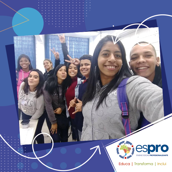 ESPROOFICIAL's tweet photo. Essa é a Débora, ex-aprendiz que hoje faz parte do #TimeEspro. Compartilhamos esse depoimento para servir de inspiração e encher o coração de esperança e boas energias, que tanto precisamos hoje em dia! 💙 https://t.co/zWeft7Xm9a