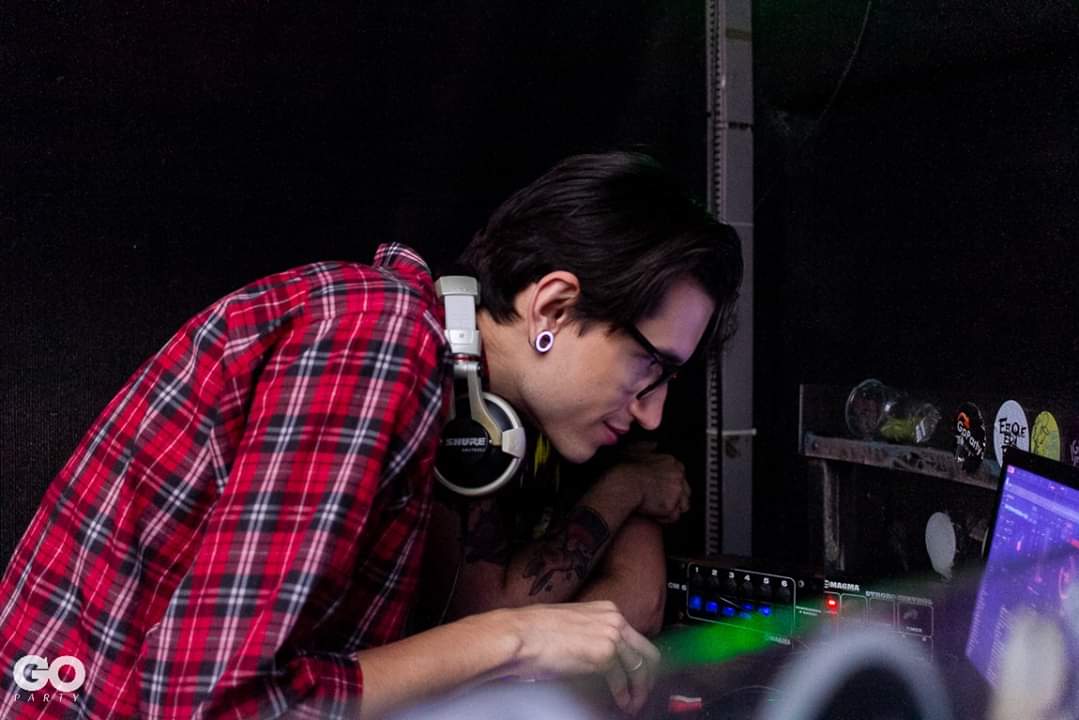 FestasGoParty's tweet photo. E aí bonitos, é o seguinte: esse lindão aqui tá fazendo aniversário hoje! Eae Marquin DJ, que venham muitas festas incríveis pra você tocar sua setlist sempre impecável! Você é a alma de todas as nossas festas e uma inspiração pra todos nós ❤️

✨ Feliz seu dia, @marcusvvr ✨ https://t.co/MMuDeCVXeE