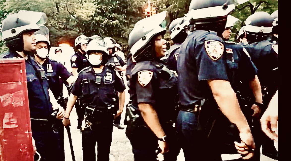 JohnnyBoston1's tweet photo. Future history in the making...#Rallyagainstracism #BLM #Protest #standup #Newyorkcity #Blacklivesmatter #Icantbreathe #policebrutality #outraged #Justiceforall #needstostop #GeorgeFloydProtests https://t.co/MKFC9y6fLF
