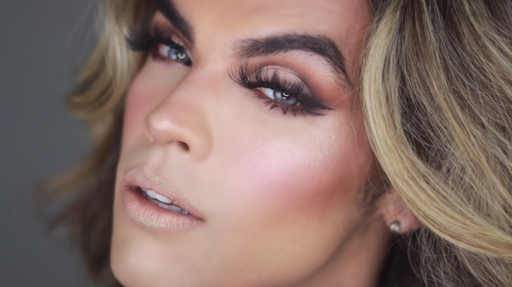 PaulDaoBeauty's tweet photo. I’m just really hoping someone will see my makeup game energy and are willing to give me a shot. I know I’m worth it! 
@JeffreeStar #JeffreeStarCosmetics #jeffreestarprlist https://t.co/zWiXIcAq4d
