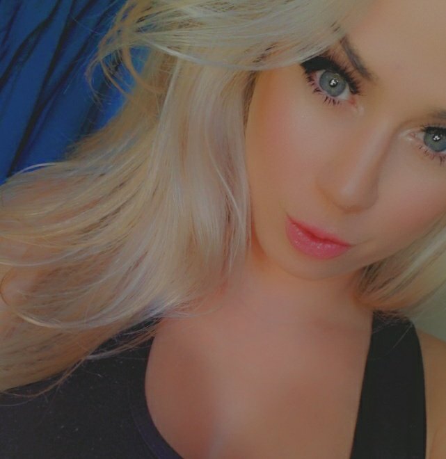 Getting ready to sign online #myfreecams for the first time in ages! Wanna do a Skype before i sign online<a href="/tag/myfreecams"class="tags">#myfreecams</a><a href="/tag/mfc"class="tags"><span>#mfc</span></a><a href="/tag/camgirlonline"class="tags"><span>#camgirlonline</span></a>