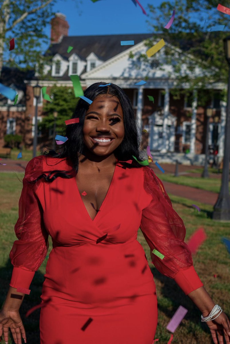 Estar_509's tweet image. Not first in my class, but first in my family! Just a little Haitian girl trying to make it out the hood! It’s only up from here! CASE CLOSED! 👩🏾‍🎓🥳🍾🇭🇹

Psalms 4:13 “I can do all things through Christ which strengtheneth me.”
#umesalumna #firstgengrad 

Photographer📸: @C1cxro