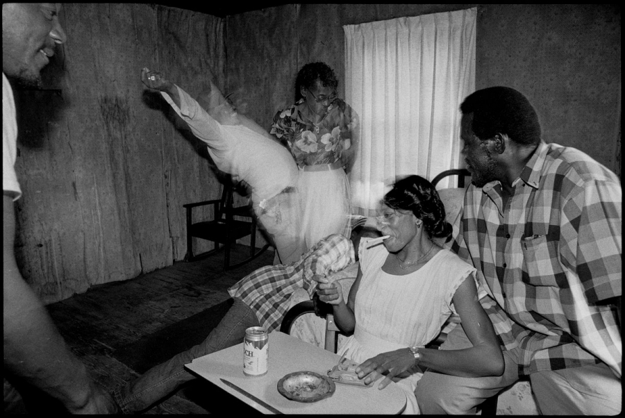 oxfordamerican's tweet photo. “I loved visiting Ma Rene’s raucous home in the summertime, where the air sat thick with the scents of stale beer, cigarette smoke, Pine-Sol, and pungent cooking seasonings.”
—Rashod Ollison in #Issue95. Art by David Katzenstein #Issue95 https://t.co/17g9uTkT0G https://t.co/dqpSqhWf84