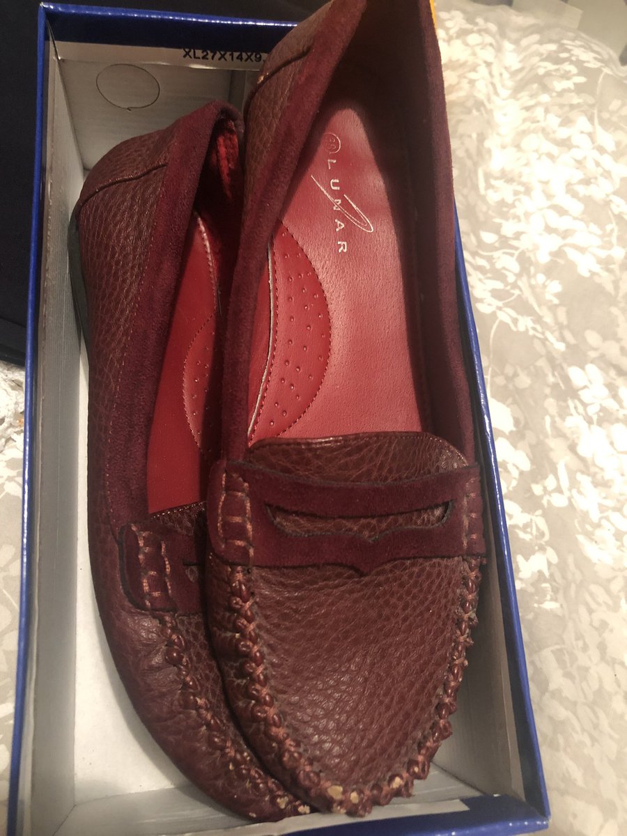My mums just sorting her shoes out and showed me theese (loafers no heal) I said you know what burgundy is? ......It’s the colour of hot water bottles ! <a href="/demitri_lampra/">Demitri Lampra</a> <a href="/KayiUshe/">YEUKAYI USHE</a> @jaseleigh <a href="/JulieElliot2/">Julie Elliot</a> <a href="/KinkyBootsUK/">Kinky Boots UK 👠</a> <a href="/JoelHarperJacks/">JOEL HARPER-JACKSON</a> <a href="/LizzieBea3/">Lizzie Bea</a>  miss you all xxx