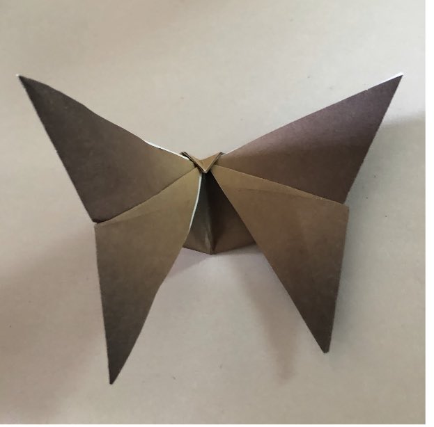 MsPineau's tweet image. Grade 5 students @senatorgibson1 are rocking #dsbnmathartchallenge Today they worked angles and folds! #origami #LearnFromHome