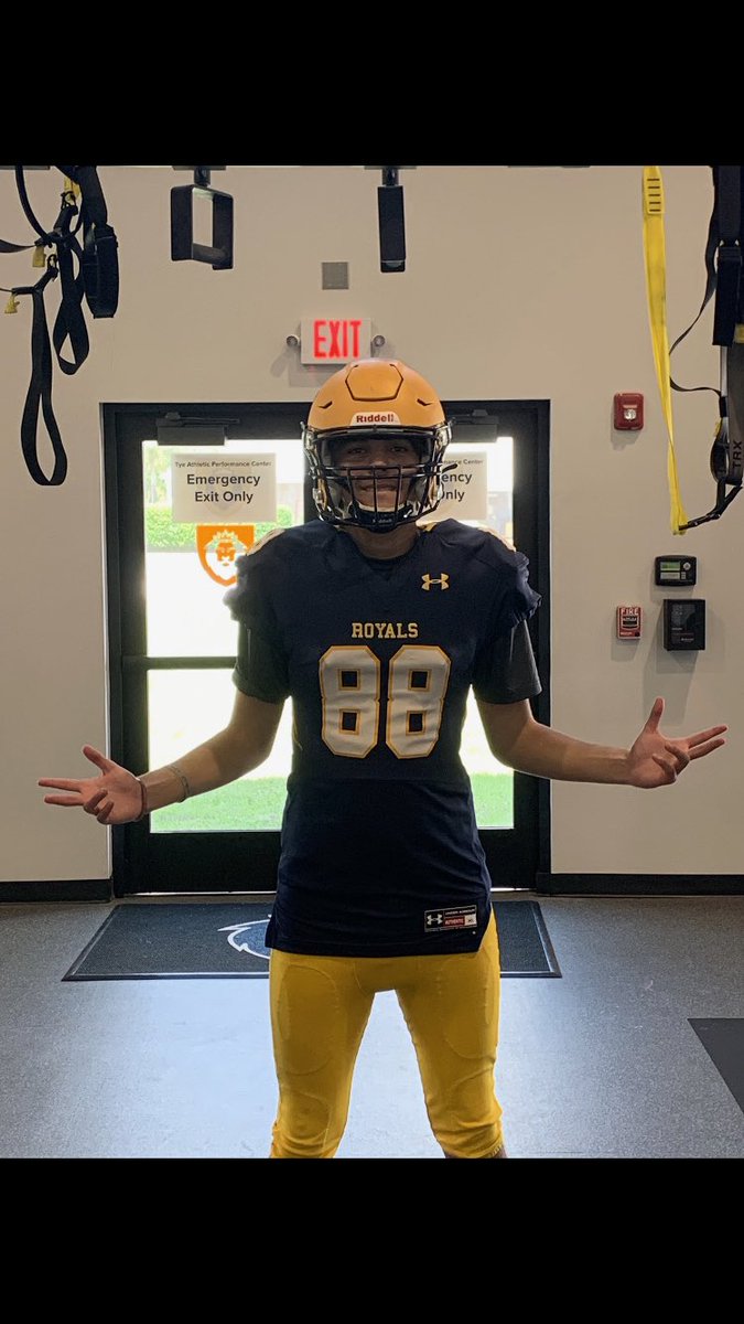 sebafern88's tweet photo. thank you @coach_pi for the opportunity to come down for a visit had a great time!! @CoachP_SCA https://t.co/A0Bc3V7w5i