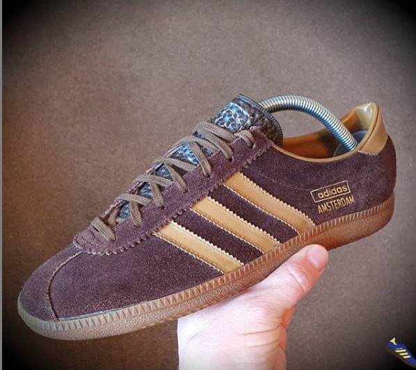 1975 Amsterdams in for a Steam, Deep Clean &amp; Reletter 😍

#adidasamsterdams #adidas #trainers #saynotoredying #sayhellotorelettering #adifamily #3stripe #adifamily #threestripelove #vintageadidas  #custom #trainerrestoration #halosole #adidasorginals #3stripelifestyle #amsterdam