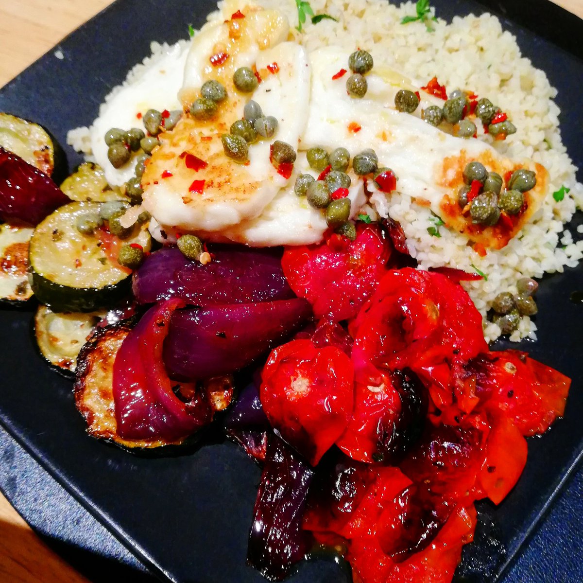 leanwithcorinne's tweet photo. Last night's super tasty and healthy meal, halloumi, bulger wheat and roasted vegetables with capers and chilli dressing. Very quick and easy to make and packed with nutrients
#healthydiet #healthylifestyle #homecooking #beleanwithcorinne
https://t.co/SJebD3wMIS https://t.co/jfvR34Jrsq