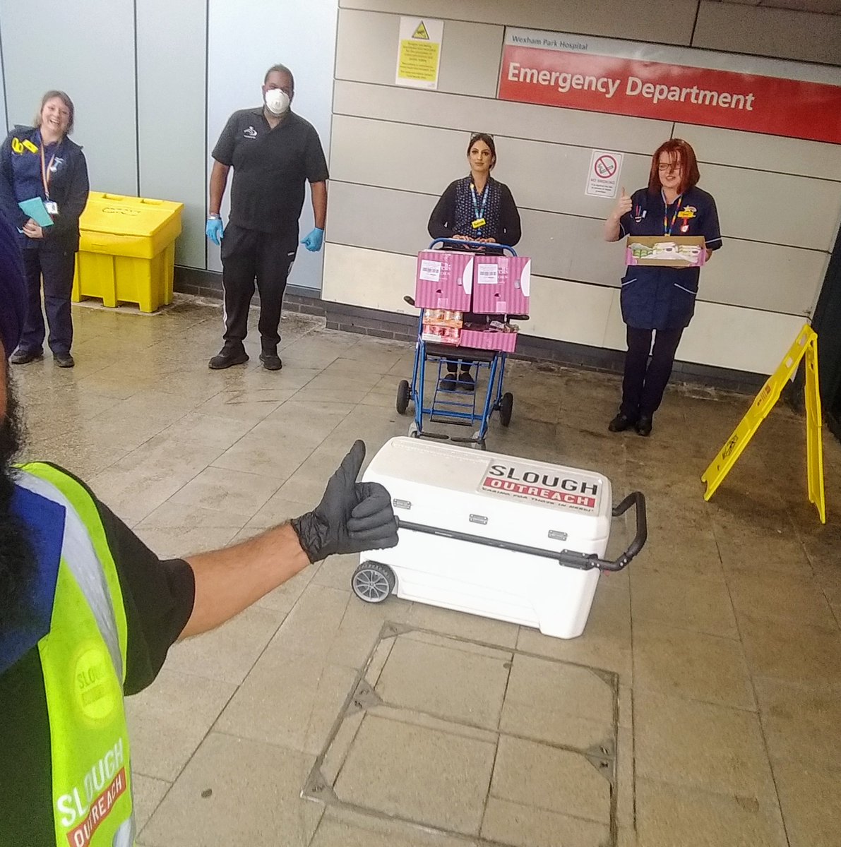 #ThankYouNHS 🌈🙏🏼💙

Today with the support of partners and friends <a href="/TheSwanIver/">The swan Iver</a> we delivered hot meals #HotPasta, snacks, refreshments and some gifts for our frontline heroes at <a href="/FrimleyHealth/">Frimley Health NHS Foundation Trust 💙</a> #WexhamParkHospital 

We love our #NHSheroes
#SloughOutreach #WeCare #LocalHeros 💯 👌