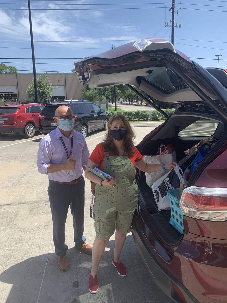 #pisdREADS
Curbside at Gardens Elementary School! Covid can’t stop summer reading!