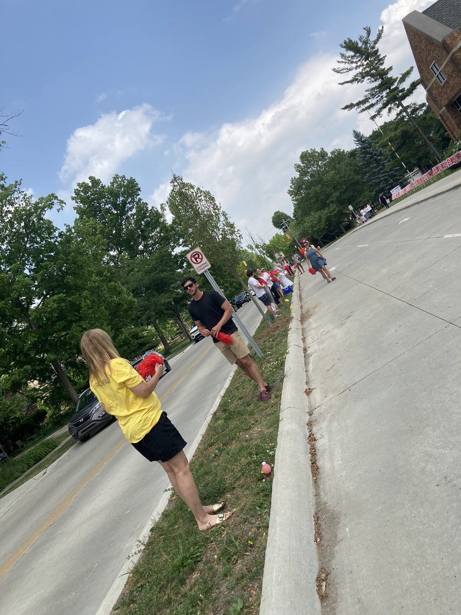 QuartonBears's tweet photo. The 5th Grade Clap-Out continued today with a Car Line Clap-Out!  Congratulations to all of our 5th Grade Bears! #BPSConnectED #BPSlearners https://t.co/sMXp1au9Fe