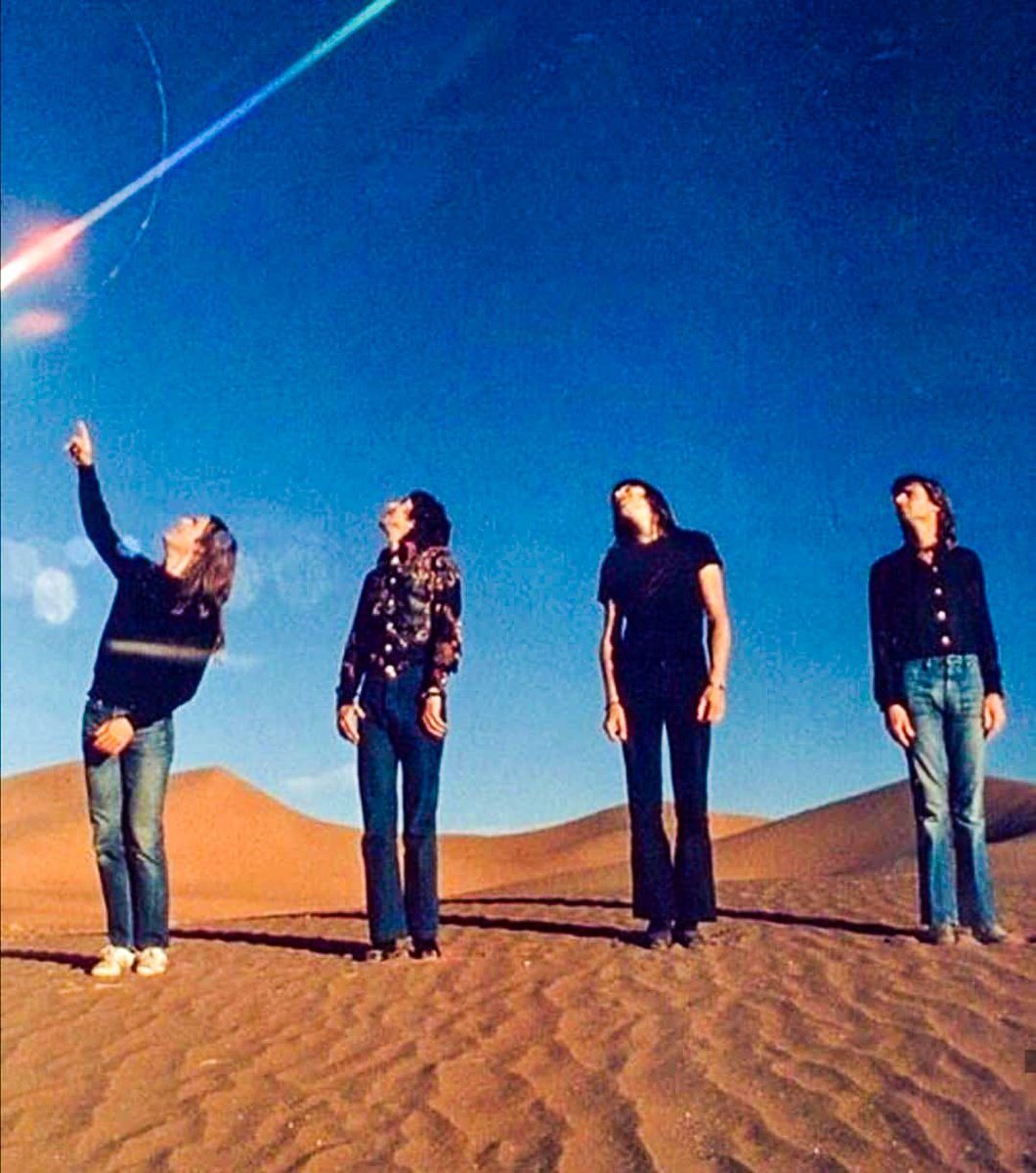 ImagenRetro's tweet photo. Pink Floyd en el desierto de Yuma, 1974. https://t.co/yo2rJh9KuI