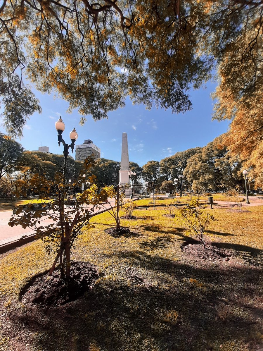 Visita_CdelU's tweet photo. La #PlazaRamírez🌳 siempre tan linda🥰 con su gran #pirámide en el centro.
.
Declarada Lugar Histórico Nacional🏛, ya que el 1° de mayo de 1851 al pié de la pirámide, el general Urquiza leyó el bando del #Pronunciamiento📜 contra el general Rosas. https://t.co/3ayCb9ixKk