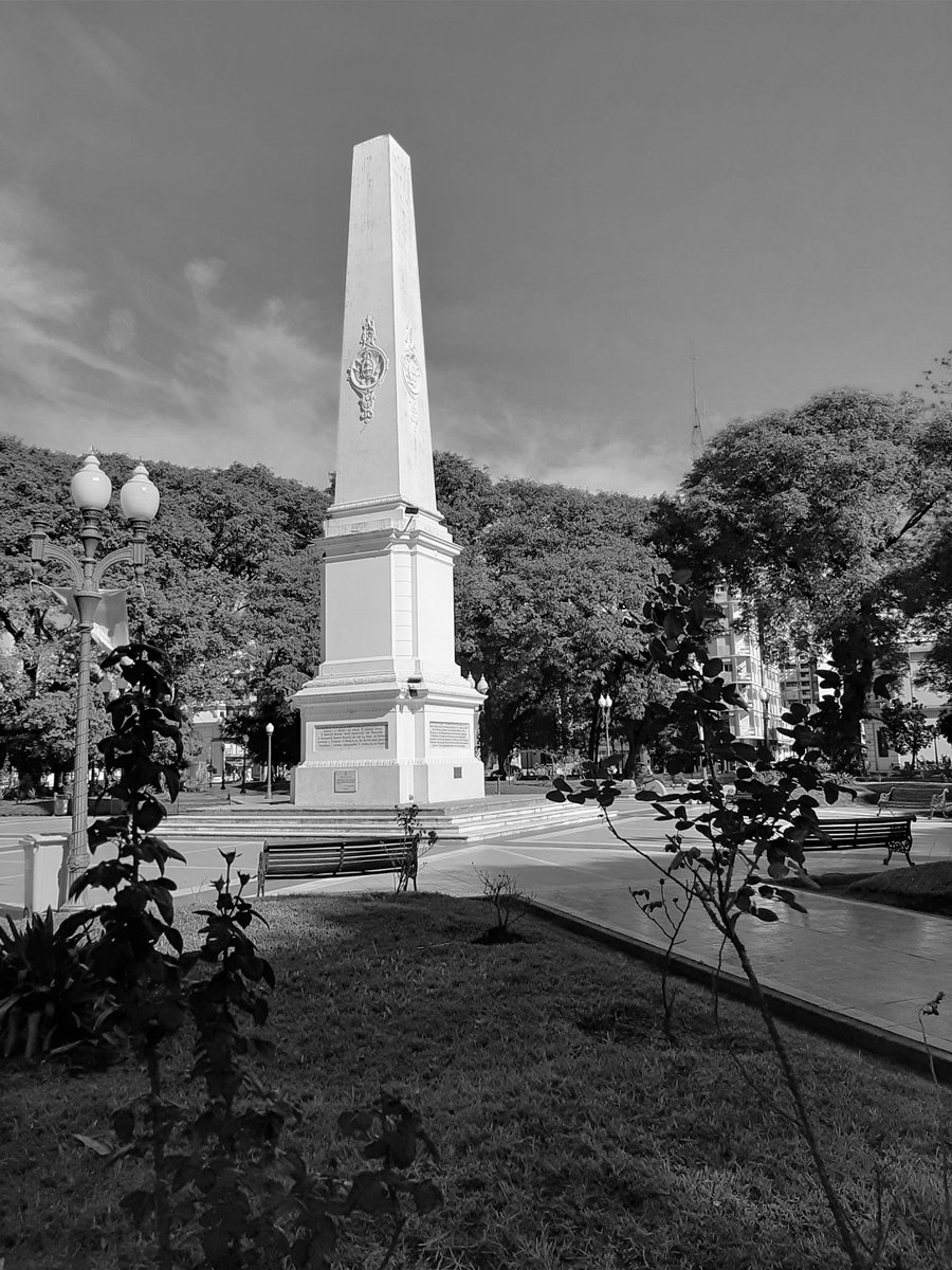 Visita_CdelU's tweet photo. La #PlazaRamírez🌳 siempre tan linda🥰 con su gran #pirámide en el centro.
.
Declarada Lugar Histórico Nacional🏛, ya que el 1° de mayo de 1851 al pié de la pirámide, el general Urquiza leyó el bando del #Pronunciamiento📜 contra el general Rosas. https://t.co/3ayCb9ixKk