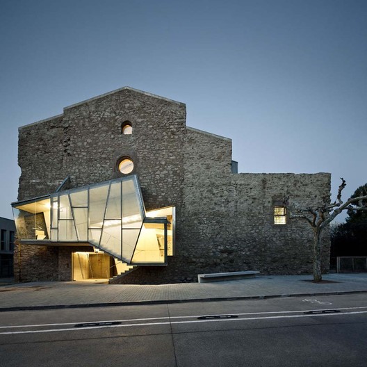 Speedmaster72's tweet photo. #JuevesDeArquitectura
David Closes rehabilitó en 2011 las ruinas del convento de Sant Francesc de Santpedor (del cuál sólo se conservaban los restos de su iglesia), edificio de principios del siglo XVIII, para convertirlo en un auditorio y en un equipamiento cultural polivalente. https://t.co/0bYftjpXgh