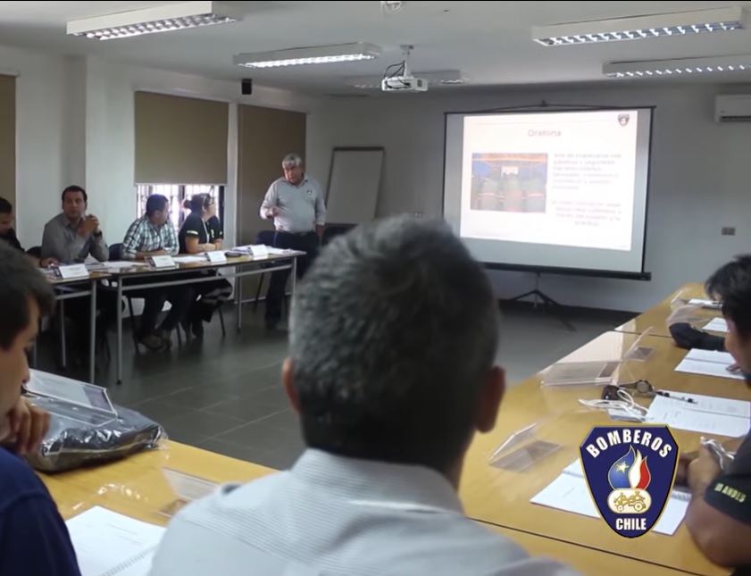BomberosdeChile's tweet photo. Cuerpo de Bomberos de San José de Maipo comunica el sensible fallecimiento del Voluntario Honorario, Miguel Eleodoro Arenas Lagos (Q.E.P.D), quien ejerció como Instructor a nivel nacional en distintas especialidades en @ANB_Chile. https://t.co/fxacO9Ya2u https://t.co/WfaYVrSkOx