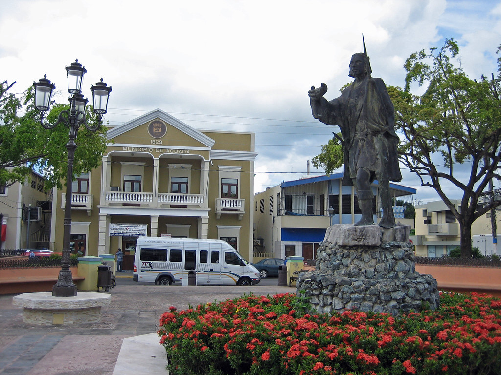 Cristobal Colon en la Plaza Publica de Aguada https://goo.gl/maps/SsGzQdG2b1LaLzoF6
