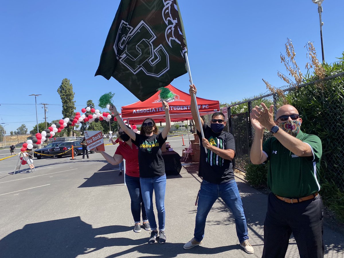 SummitHS_Bears's tweet photo. Celebrating our PC Grads!
@Burtonsuper2018 @The_Mr_Medina @SCCA_Counselor @Rob_Escudero #cadualenrollment #SCCABEARS #bsdproud https://t.co/kkh1MvZcxz