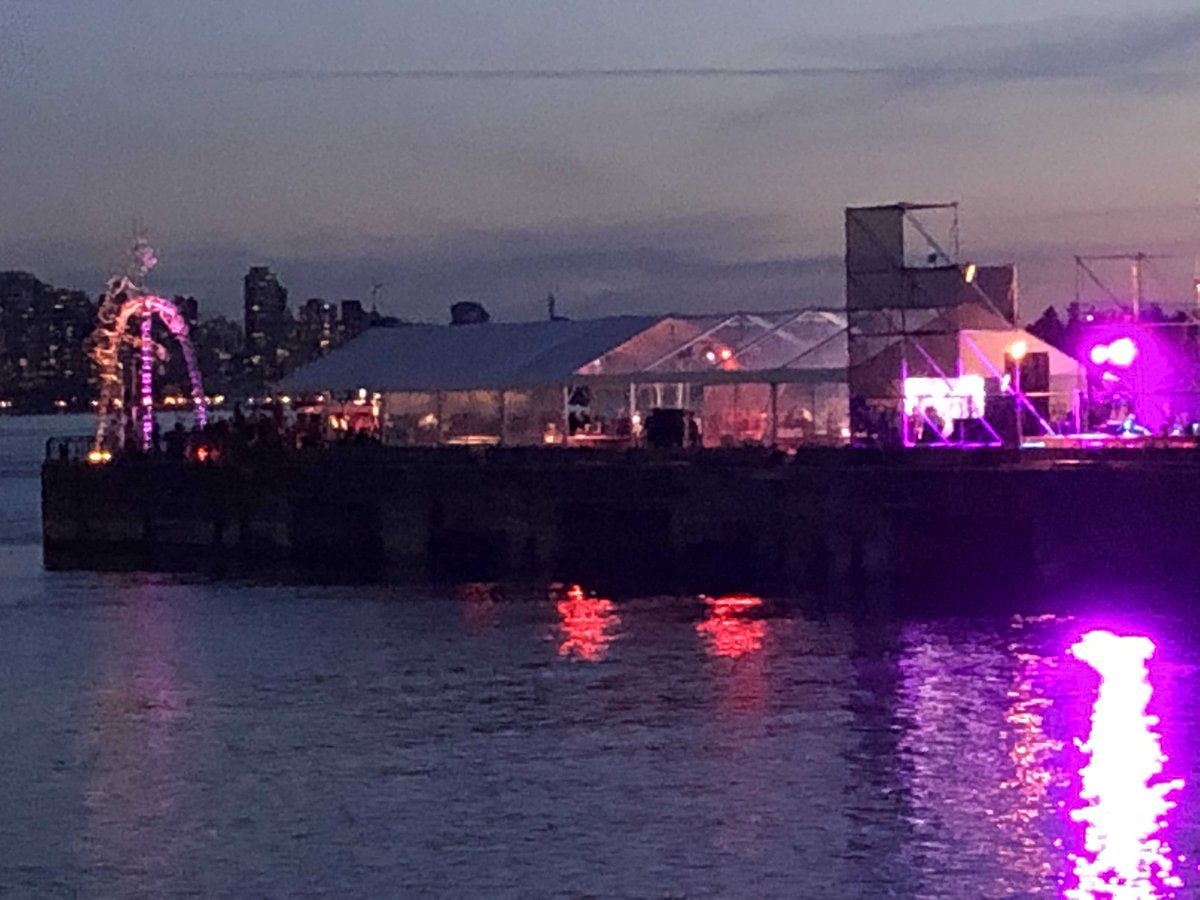 Corporate Event on North Vancouver Pier with a combination of CLEAR and SOLID tops. If your event has cancelled because of COVID-19 make sure you get your dates booked for 2021.  bit.ly/2XcN2m3 

#Phoenixtents👍