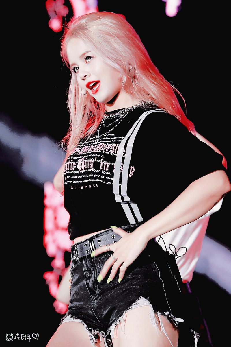 FYKlNGDOM's tweet photo. [ 𝐅𝐀𝐍𝐓𝐀𝐊𝐄𝐍 ] 
            𝐋𝐈𝐋𝐘 𝐏𝐄𝐑𝐅𝐎𝐑𝐌𝐈𝐍𝐆 𝐀𝐓 𝐈 𝐀𝐌:𝐌𝐄 𝐒𝐇𝐎𝐖𝐂𝐀𝐒𝐄. https://t.co/sMKHbeu8z4