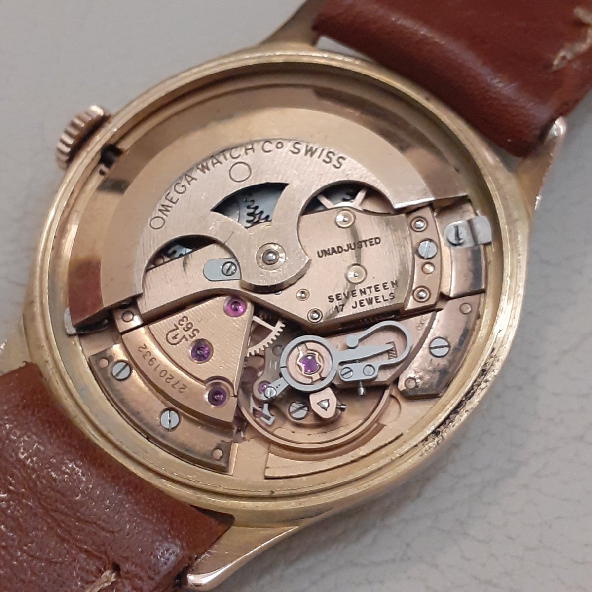 Montecassiano's tweet photo. Reloj "Omega" de caballero realizado en oro 18k. Calibre 563 con calendario y carga automática. Década de 1960. @omegawatches

#omegawatches #goldwatch #jewelryforman #vintagejewelryforsale #vintagewatchcompany #OMEGA #montecassiano #montecassianojoyas https://t.co/O8ACopyX3i