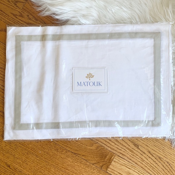 pandorah7777's tweet photo. So good I had to share! Check out all the items I'm loving on @Poshmarkapp from @GoodAndOldShop #poshmark #fashion #style #shopmycloset #waterford #vintage #matouk: https://t.co/Ng05nbpKR7 https://t.co/A1TTqeMjWh