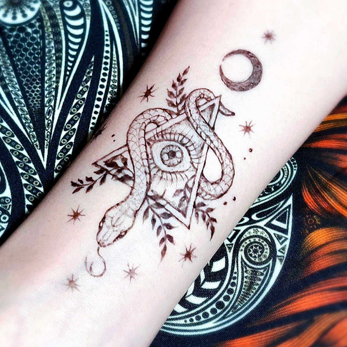 Azu Body Art ジャグアタトゥー大阪 ヘナタトゥー大阪 En Twitter 手首にミニ蛇さん Jagua Jaguatattoo Mehndi Henna Hennatattoo Hennabodyart ジャグアタトゥー大阪 ジャグア ジャグアタトゥー メヘンディ ヘナタトゥー ヘナアート T Co Azu Body Art ジャグアタトゥー大阪 ヘナタトゥー大阪 En Twitter 手首にミニ蛇さん Jagua Jaguatattoo Mehndi Henna Hennatattoo Hennabodyart ジャグアタトゥー大阪 ジャグア ジャグアタトゥー メヘンディ ヘナタトゥー ヘナアート T Co