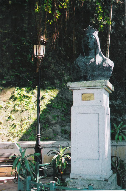 Isabel La Catolica en el Paseo de La Princesa, Viejo San Juan https://goo.gl/maps/VzYibTbYjVdQsoMd8