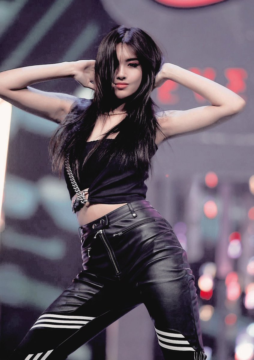 FYKlNGDOM's tweet photo. [ 𝐅𝐀𝐍𝐓𝐀𝐊𝐄𝐍 ] 
            𝐒𝐀𝐄𝐌𝐈 𝐏𝐄𝐑𝐅𝐎𝐑𝐌𝐈𝐍𝐆 𝐀𝐓 𝐈 𝐀𝐌:𝐌𝐄 𝐒𝐇𝐎𝐖𝐂𝐀𝐒𝐄. https://t.co/C62NfivpT0