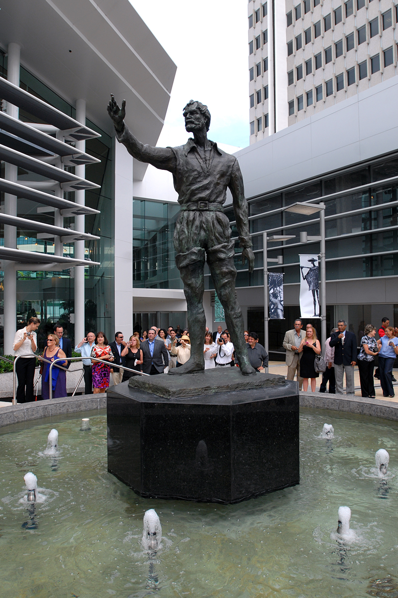 Juan Ponce de León en el Atrio de Popular Center en Hato Rey https://goo.gl/maps/acuB2vPZrqtA1duZA