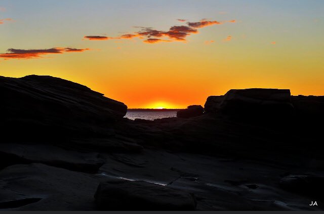 Canadian_Psych0's tweet photo. Sinclair’s Island. June 10, 2020. #sinclairs #sinclairsisland #nature #sunset #photography #photo #PictureOfTheDay #novascotia #pictoucounty #eastcoast #flatrocks #hike #canon #naturesart #NaturePhotography #sky #sunsetsky #breathe #energy #peace https://t.co/drMvML71gt