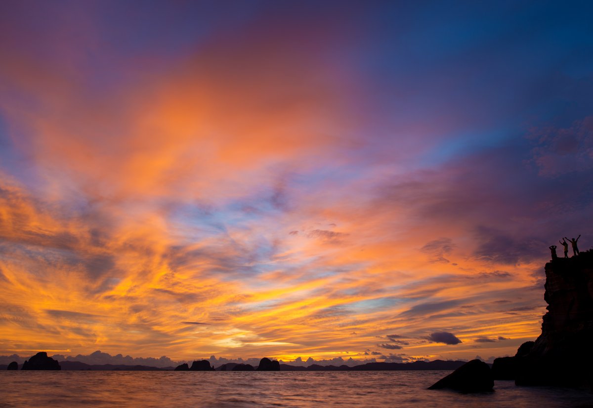 📌🧗‍♂️สำหรับนักท่องเที่ยวผู้ชื่นชอบการแบกเป้ 
ปีนเขา เดินป่า ไต่หน้าผา!!

ขอแนะนำ Location สวยแห่งเมืองกระบี่  จุดชมพระอาทิตย์ตกริมหน้าผาหินสีส้มอมชมพูอ่อน อยู่ไม่ไกลจากอ่าวท่าเลน  มีชื่อว่า “แหลมจมูกควาย” มีเรือให้พาย แต่ไม่มีควายสักตัว

#AmazingThailand
#กระบี่
#ห่างไกลไม่ห่างกัน