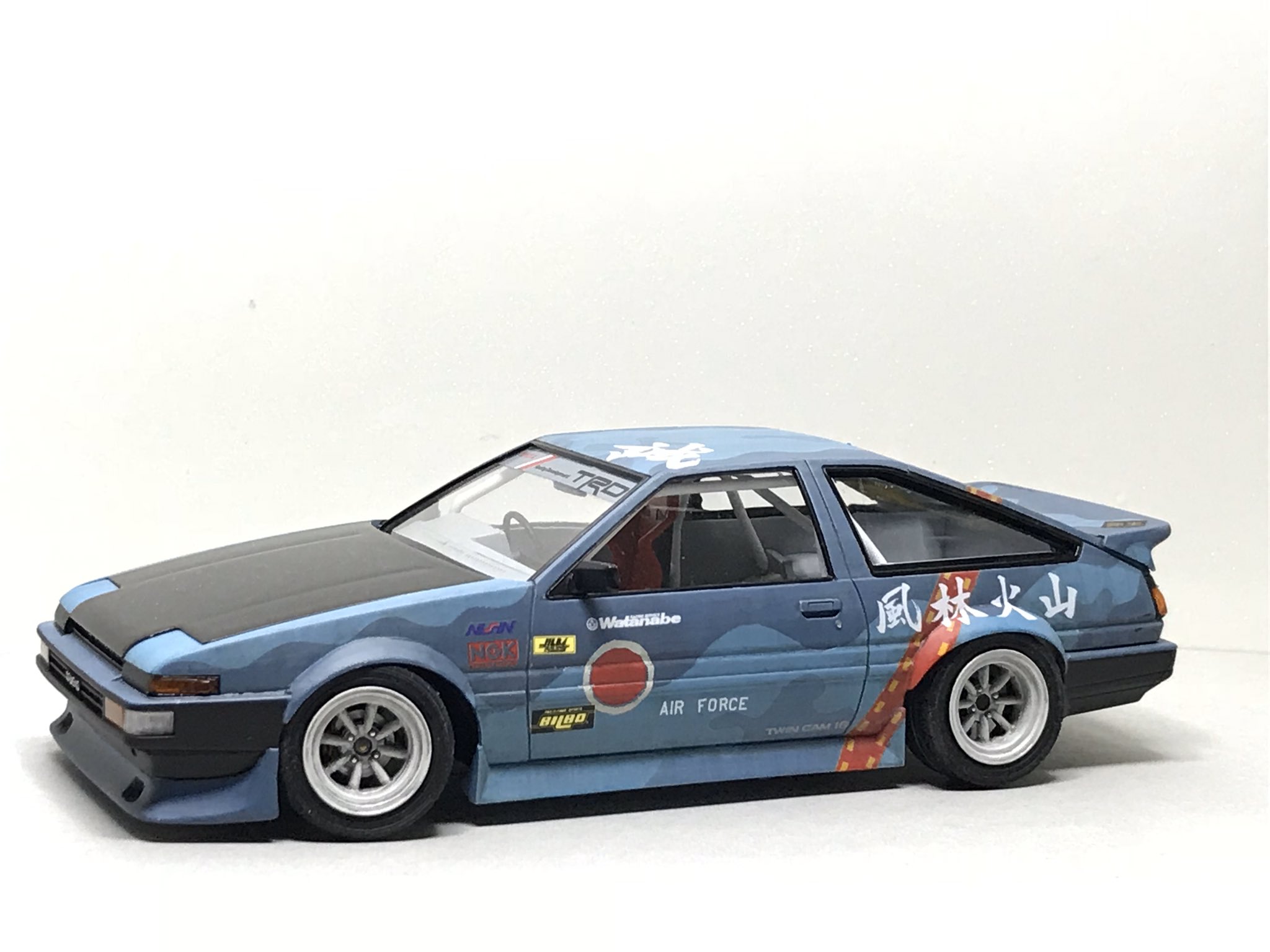 百色塗装店 Godspeed メンバー内企画 ドリ車対決 にて製作していました 86トレノです 戦闘機カラーをモチーフに Jygg1x6fvbveoqk と対で揃えました Defenseが無くてairforceになっている は気にしないで下さい Steezcarmodelcrew T
