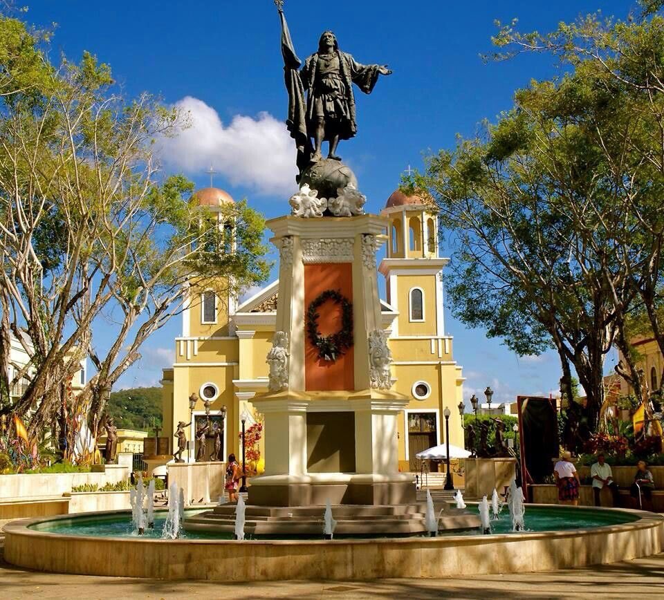 Cristobal Colon en la Plaza Colon, Mayaguez https://goo.gl/maps/aNhtdDUjzbL4yuPSA