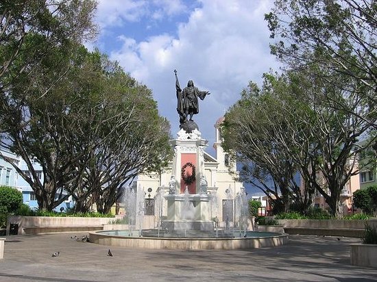 Cristobal Colon en la Plaza Colon, Mayaguez https://goo.gl/maps/aNhtdDUjzbL4yuPSA