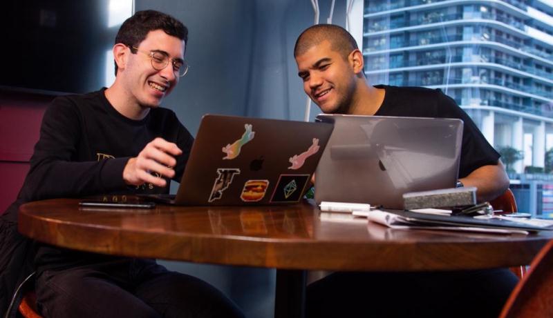 latablablog's tweet photo. #Shasta Estos son Leonardo Montbrun, venezolano de 
31 años (de La Guaira o Guatire, según la fuente), y Alex Sicart, catalán de 19, quienes son (según información promocional) los creadores de Shasta, la aplicación de pagos electrónicos autorizada hoy por la Sudeban de Venezuela https://t.co/NVN2IwGP0g