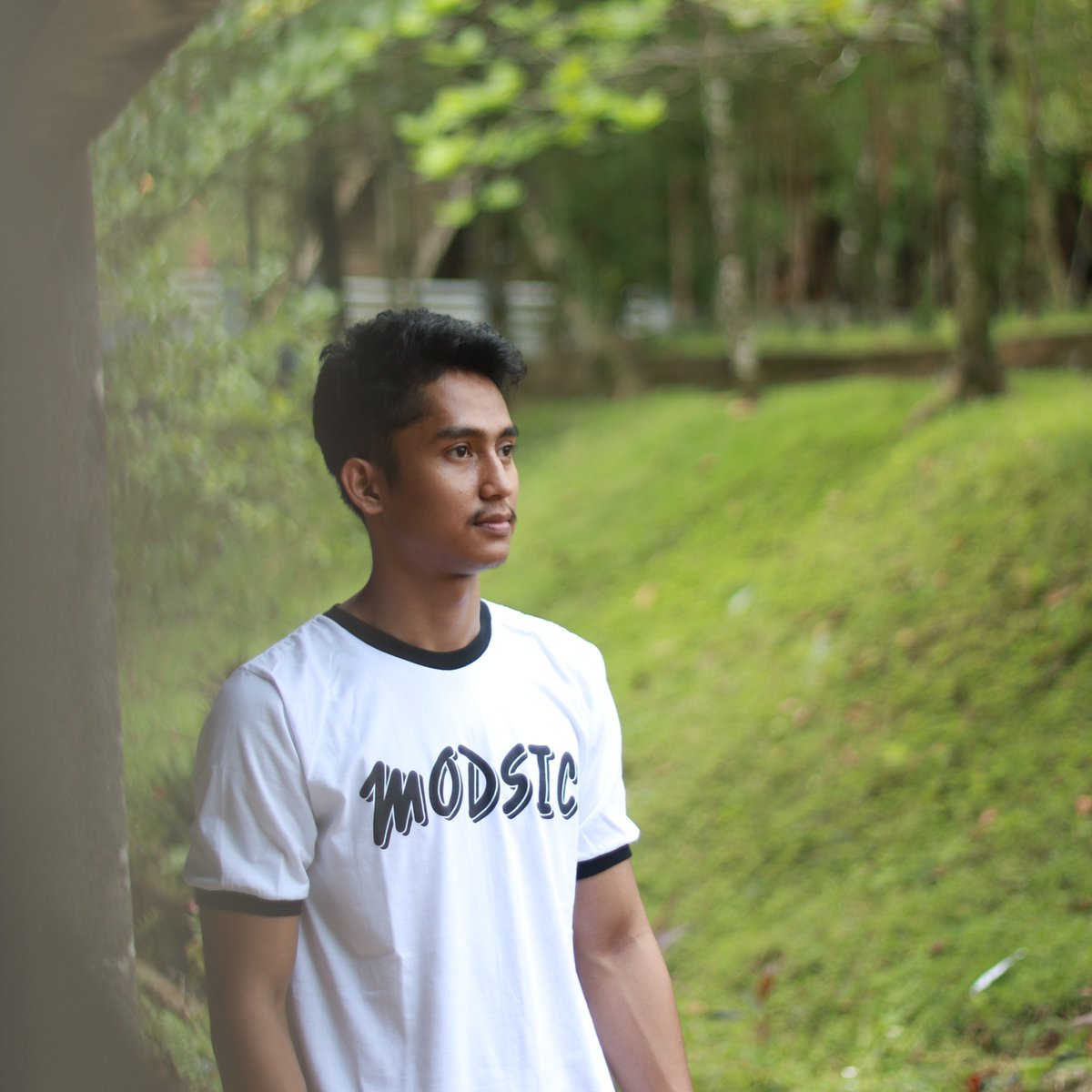 ModsicCreation's tweet photo. "Classwhite" T-shirt🔥
This T-shirt will soon run out, just some left. So, grab yours fast!
Our catalog: @modsic.catalog

#modsic #mdsc #redlogo #tshirt #localbrand #clothingbrand #redlogtshirt #clothing https://t.co/Q6MhhOM61A