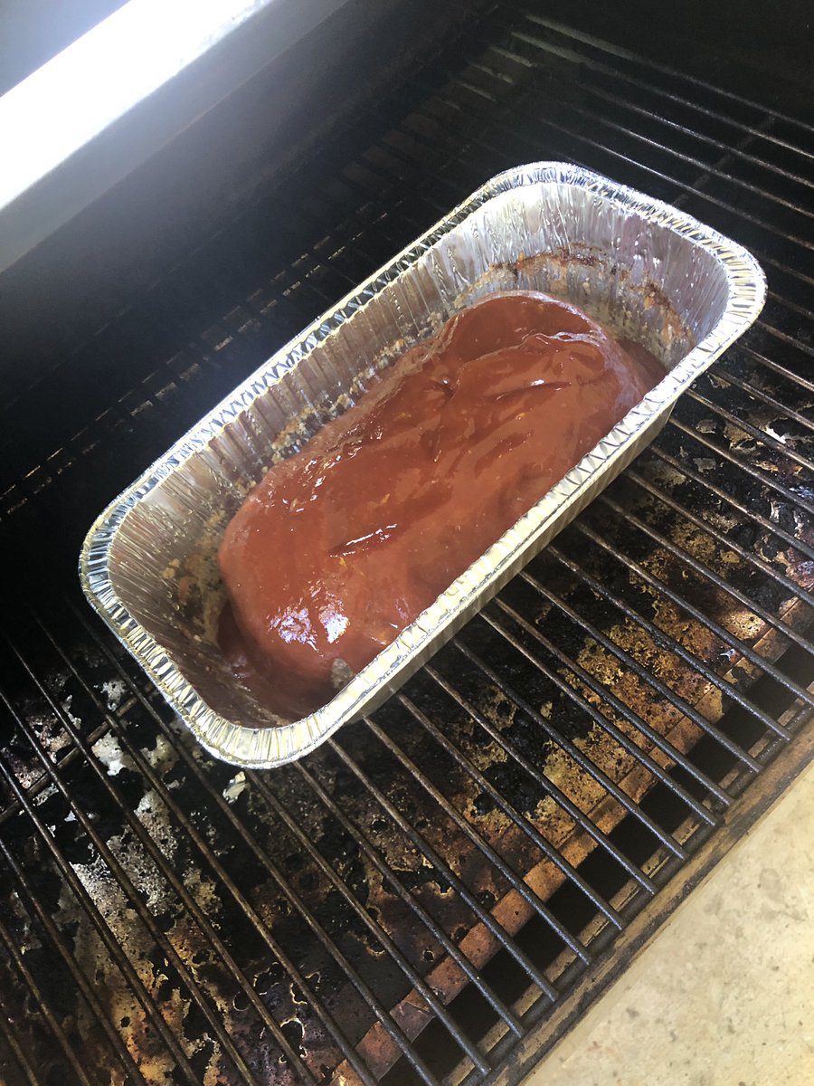 SalineCountyJ's tweet photo. Smoked Meatloaf coming off the @rectecgrills 590 soon! #teamrectec #notyagranmasmeatloaf https://t.co/6QUr1TmE7i