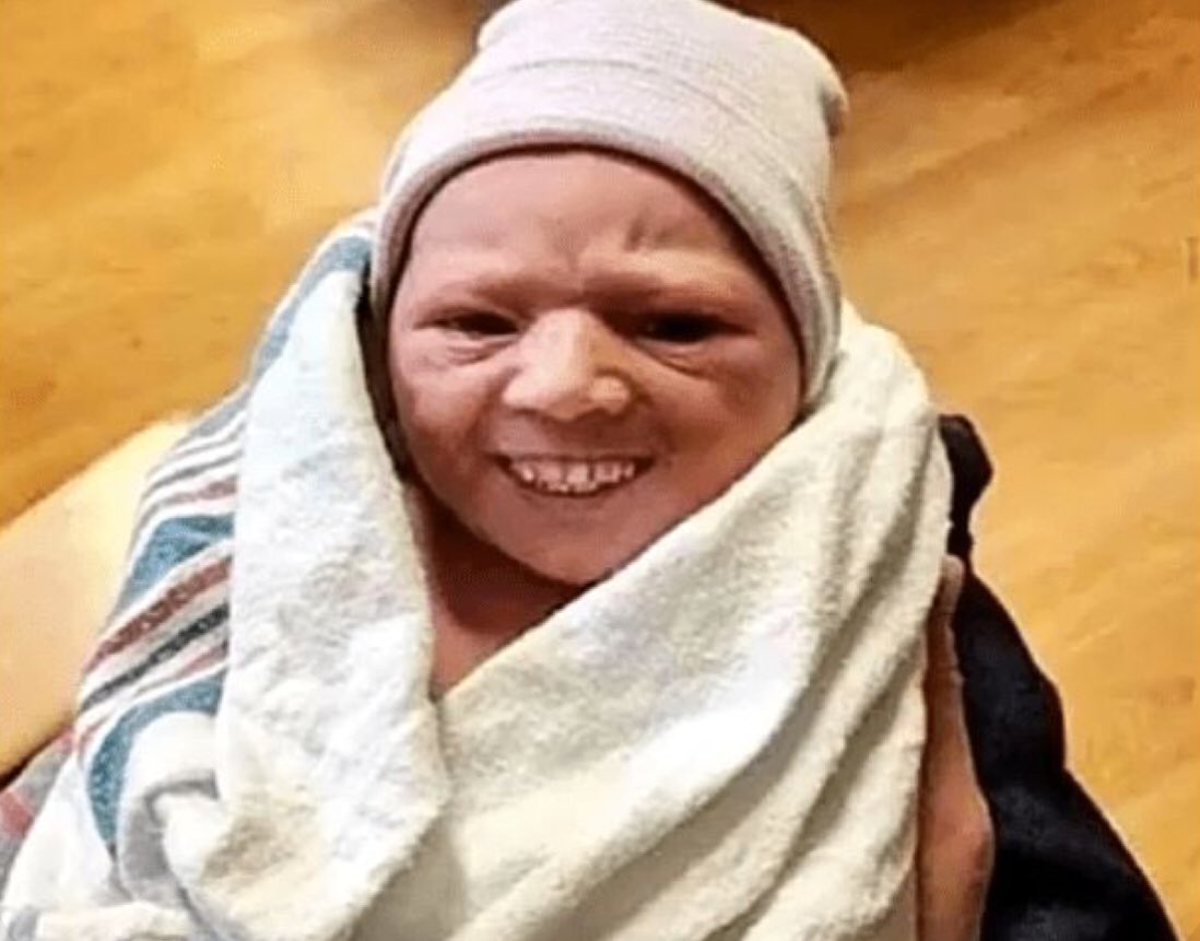 nia_mamii's tweet photo. This is why babies are born without teeth😂❕ https://t.co/yzuSuKTA4k