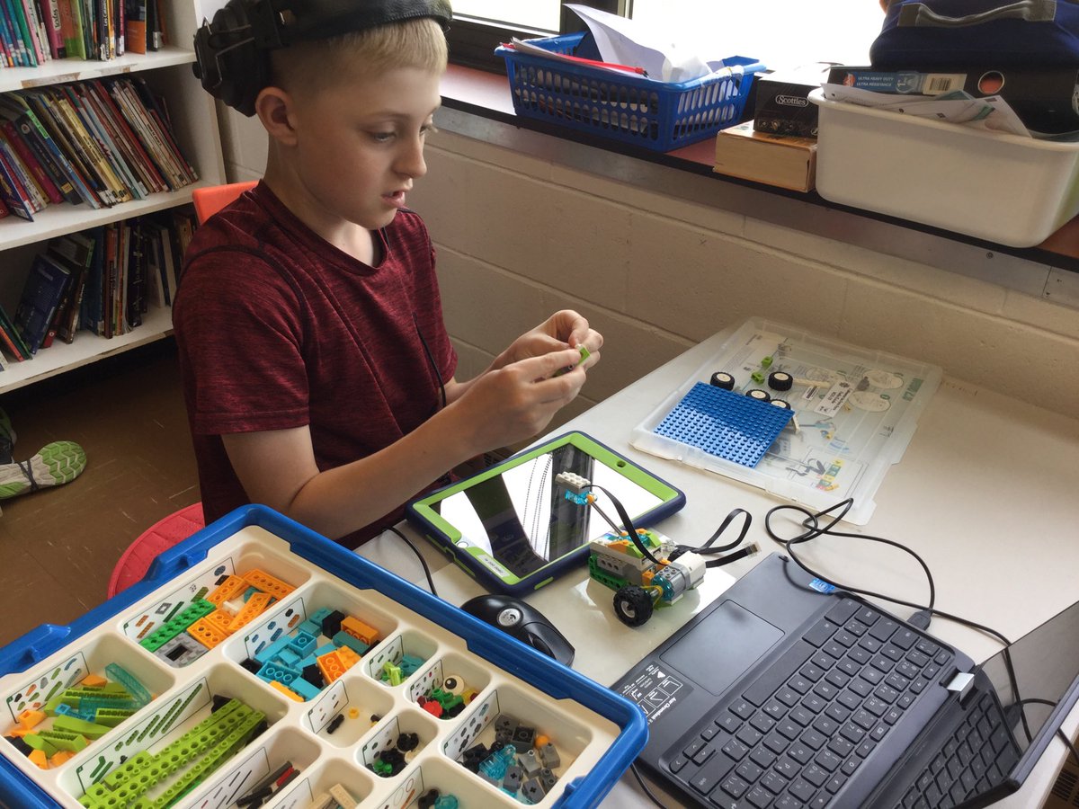 cshbo_envolee's tweet photo. Défis tirés du Carnet du petit ingénieur #Splitom #Lego #Wedo #cshbo https://t.co/wp1PeqPcSa