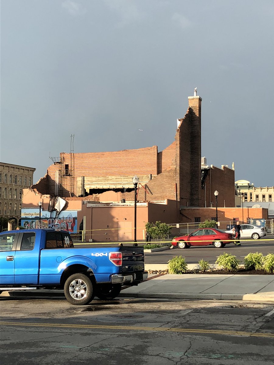 ECYDOhio's tweet photo. The Sandusky State Theater is one of the highlights of downtown: a home for artists and lovers of the arts alike. #SanduskyStrong #StateTheater https://t.co/prxrpwusk1